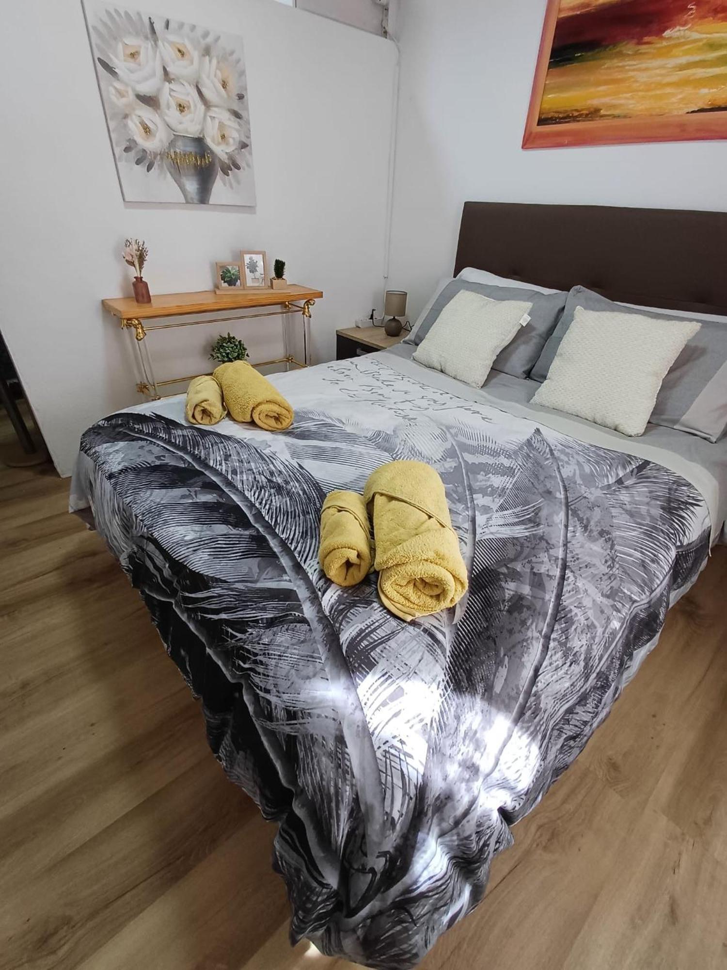 Alicante Postiguet Studios Екстер'єр фото