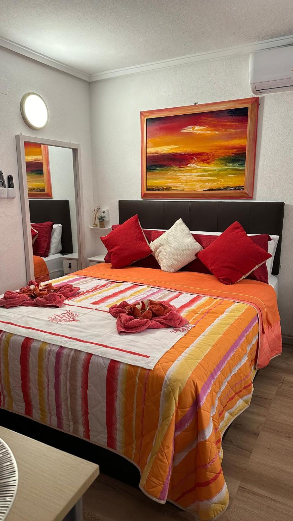 Alicante Postiguet Studios Екстер'єр фото