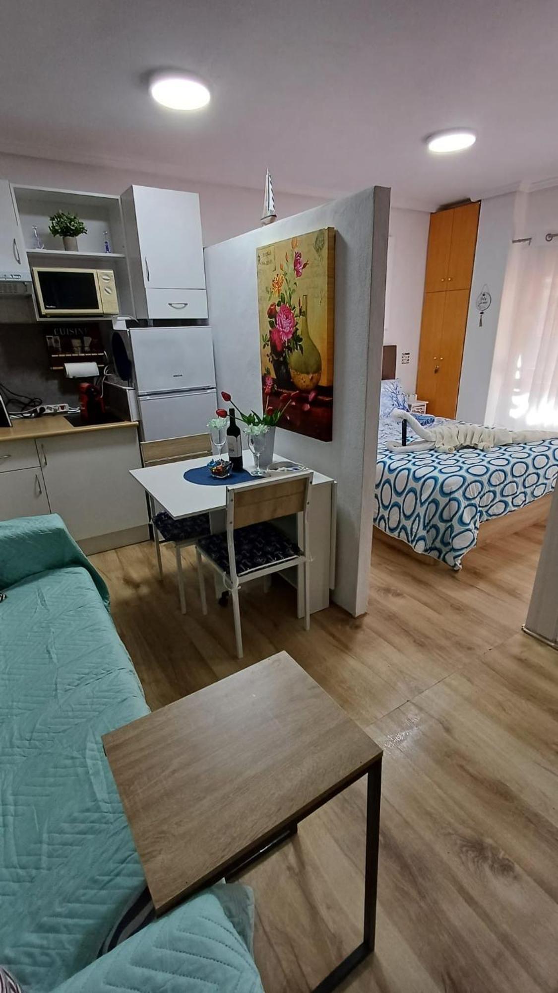 Alicante Postiguet Studios Екстер'єр фото
