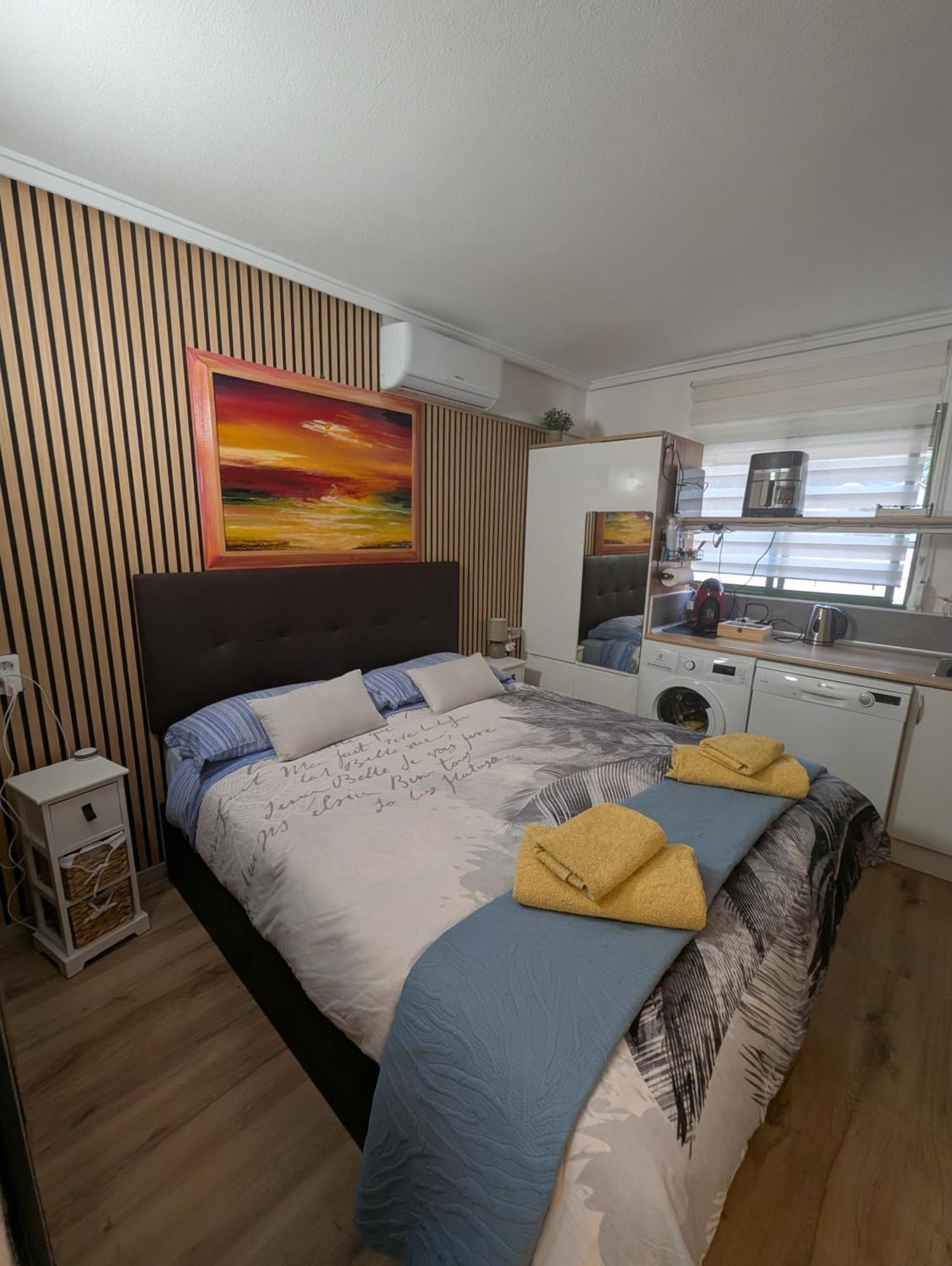 Alicante Postiguet Studios Екстер'єр фото