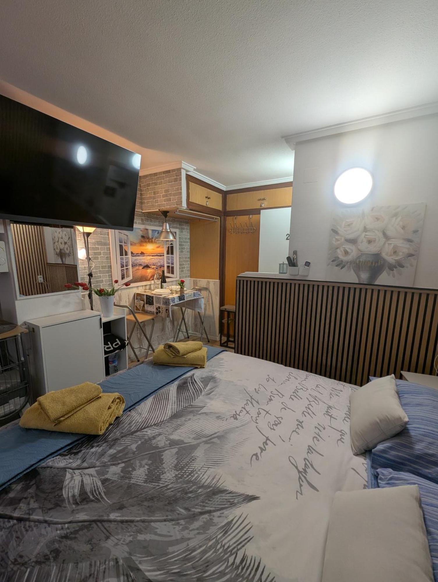 Alicante Postiguet Studios Екстер'єр фото