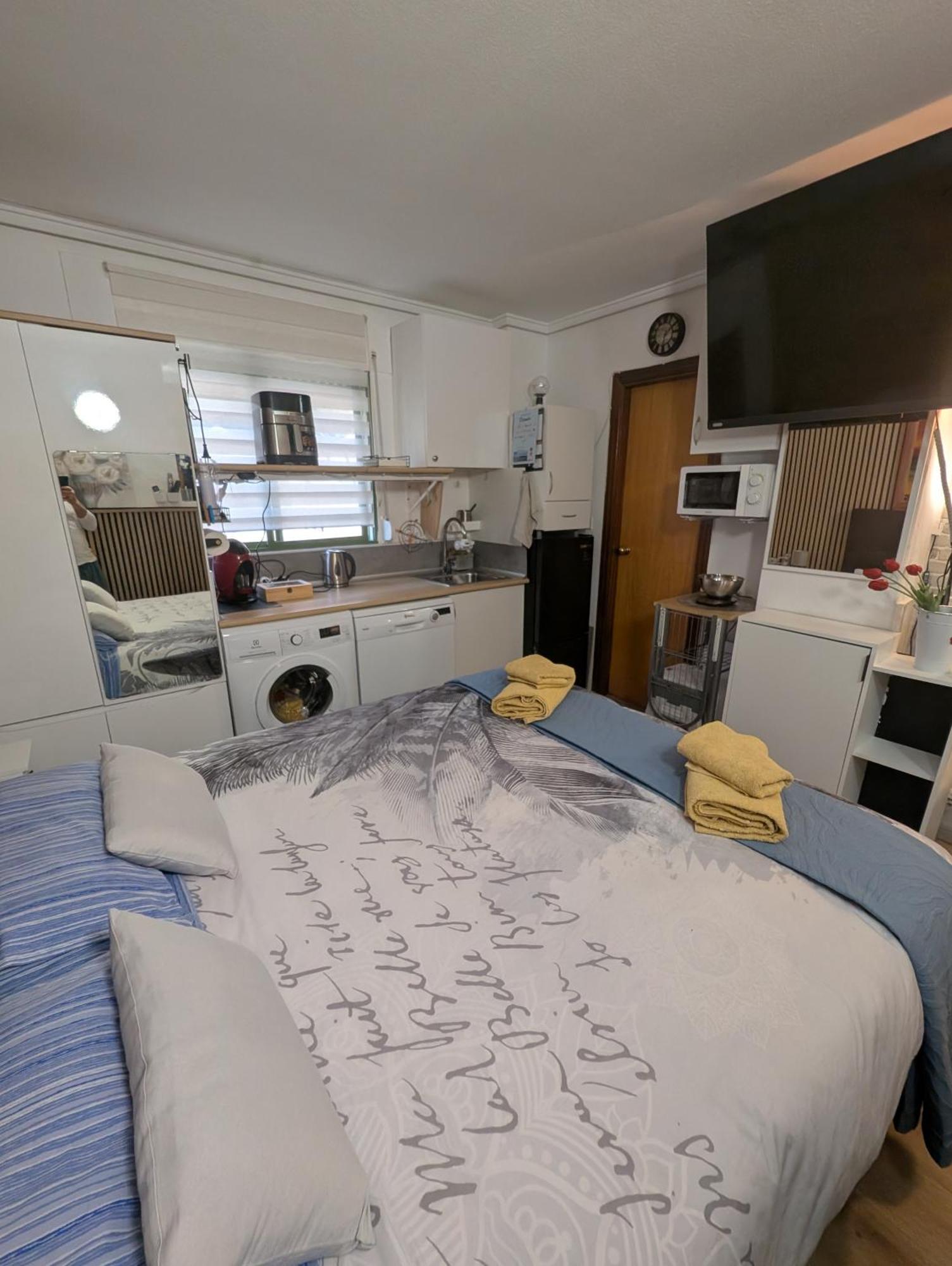 Alicante Postiguet Studios Екстер'єр фото