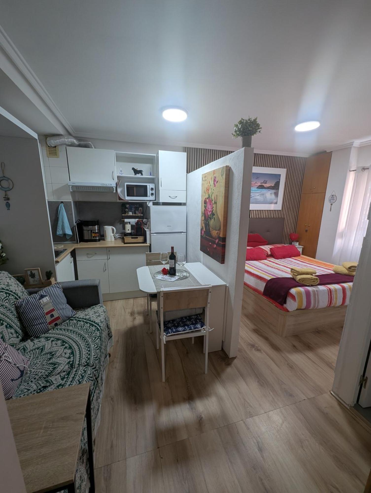 Alicante Postiguet Studios Екстер'єр фото